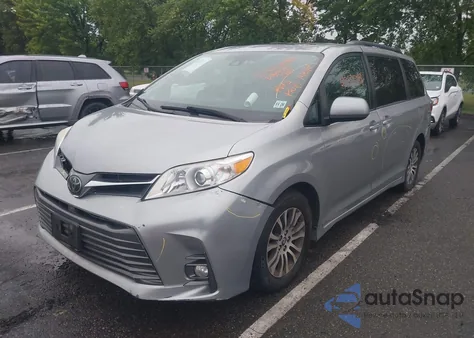 2018 Toyota Sienna Xle 8 Passenger z USA, uszkodzony, nr VIN 5TDYZ3DCXJS937984